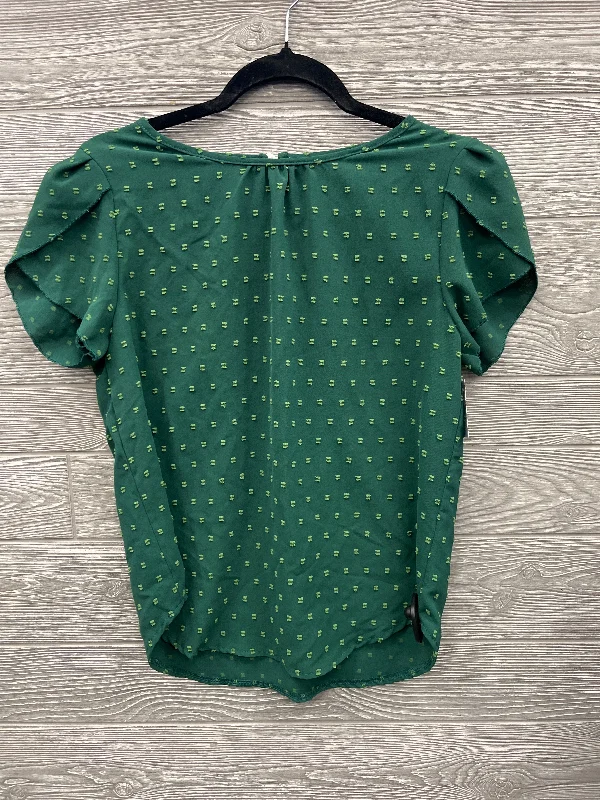 women's tops for those who want to add a touch of sophistication to their casual attireTop Short Sleeve By Shein In Green, Size: M