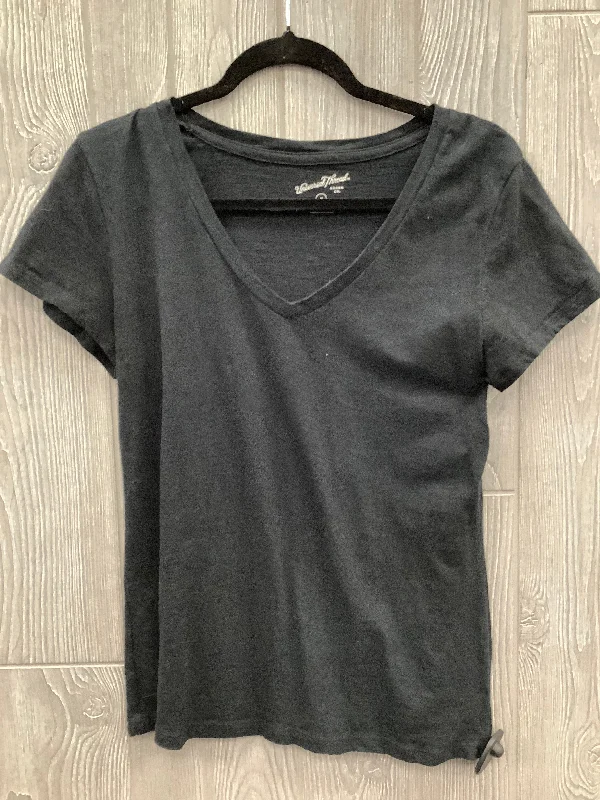 women's tops for those who want to create outfits that are both unique and memorableTop Short Sleeve By Universal Thread In Black, Size: M