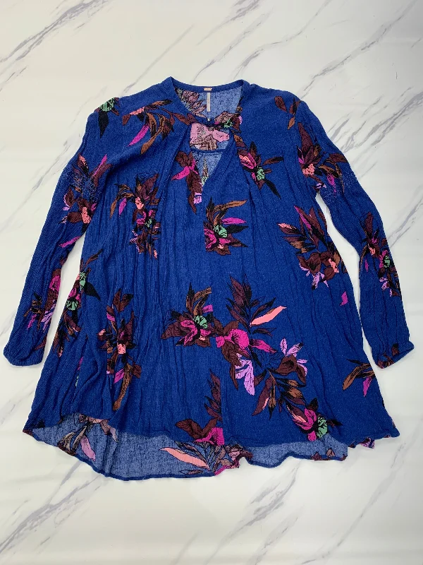 women's tops for those who love to dress up their casual looks with stylish topsTunic Long Sleeve By Free People In Blue, Size: S