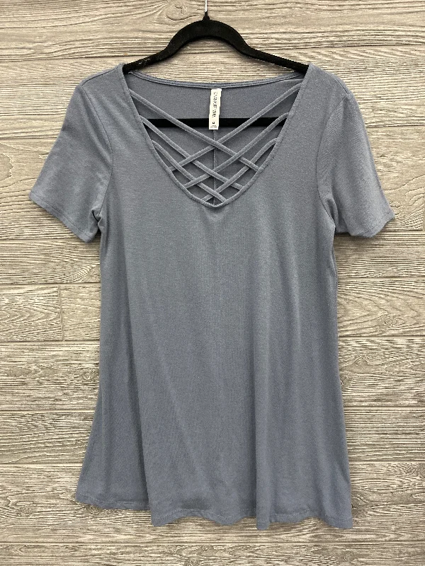 women's tops for those who want to wear pieces that are both functional and fashionableTop Short Sleeve By Zenana Outfitters In Blue, Size: M