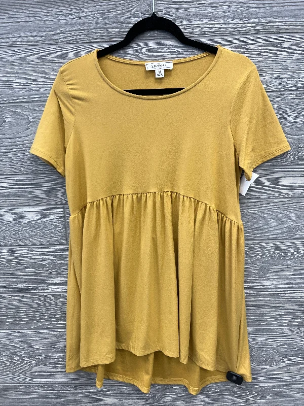 women's tops for those who want to elevate their everyday wear with chic and elegant piecesTop Short Sleeve By Zenana Outfitters In Yellow, Size: M