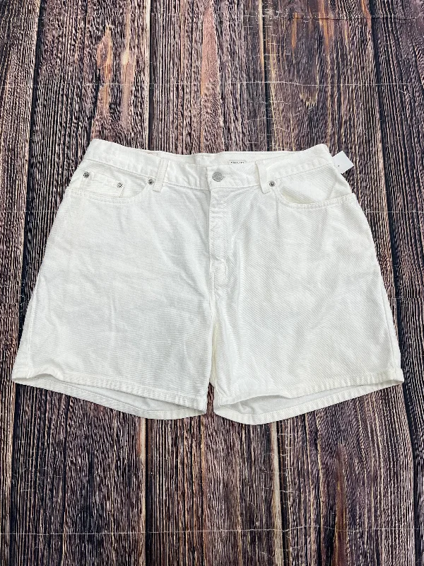 women's fair-trade shortsShorts By Levis  Size: 14